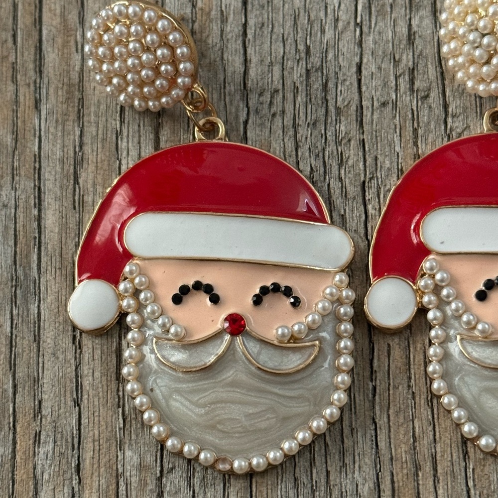 Santa earrings 🎅🏼 - Picture 2 of 3
